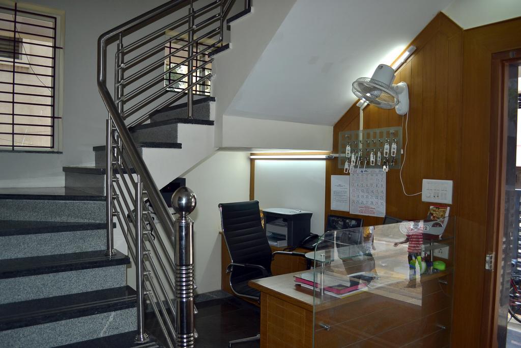 Hotel Metro Park à Chennai Extérieur photo